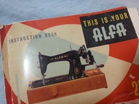 Antiguo manual de máquina alfa modelo 20. En inglés.