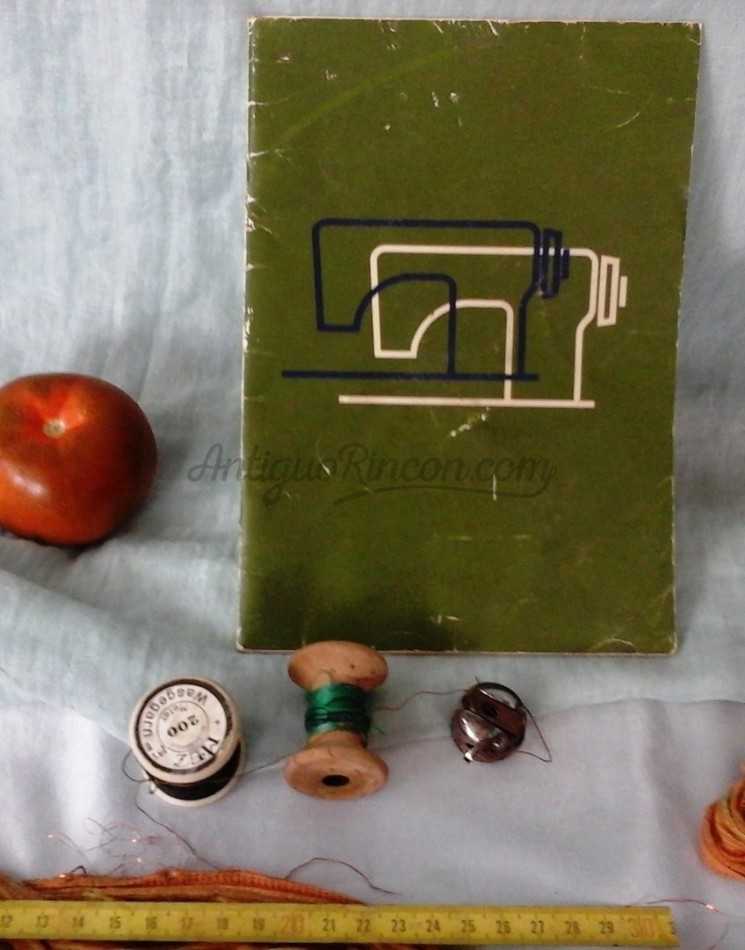 Antiguo manual de máquina coser de marca desconocida