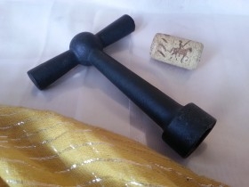 Llave manubrio de gran grifo de jardinería. Buen estado general.