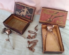 Maquinillas antiguas de barbero. Para cortar el pelo. Old hairdressing machines. Atrezzo peluquería antigua.