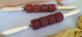 Rodillos de masaje antiguos. Punkt-roller. Antique massage rolls. Renta de utilería.