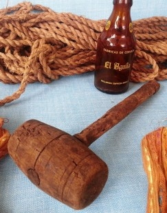 Maza de madera vieja.