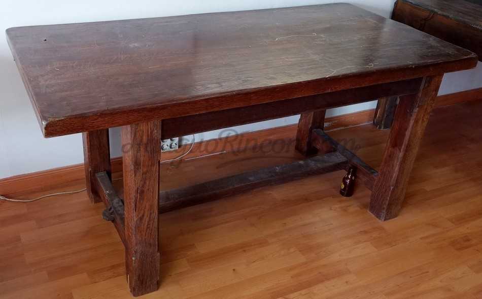 Mesa. Gran mesa en madera para salón. Rústica y fuerte.