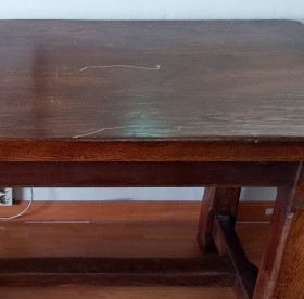 Mesa. Gran mesa en madera para salón. Rústica y fuerte.