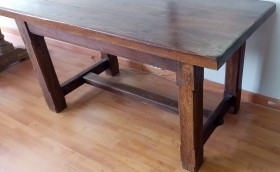 Mesa. Gran mesa en madera para salón. Rústica y fuerte.