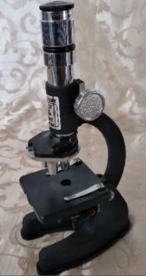 Microscopio eléctrico de 100x a 900x. Funcionando. Años 90