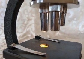 Microscopio eléctrico de 100x a 900x. Funcionando. Años 90