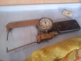 Micrómetro antiguo. Marca micros. Enorme. Origen francés. Para decoración.