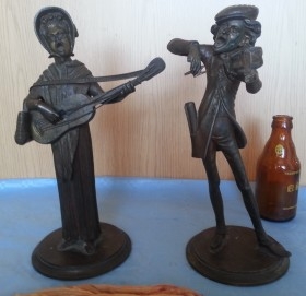 Músicos en aleación de bronce. Pareja. Años 70