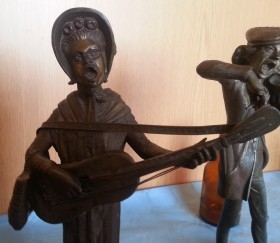 Músicos en aleación de bronce. Pareja. Años 70