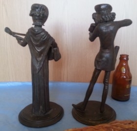 Músicos en aleación de bronce. Pareja. Años 70