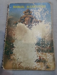 Manual Alcantarino de 1981 con colección de estampas religiosas