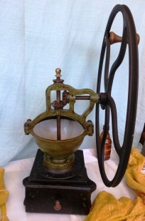 Antiguo molinillo de café. Peugeot Freres Breveten S.G.D.G. Old coffee grinder