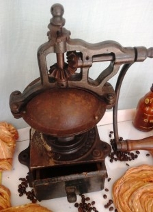 Antiguo molinillo de café. Peugeot Freres Breveten S.G.D.G. Old coffee grinder