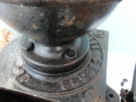 Antiguo molinillo de café. Peugeot Freres Breveten S.G.D.G. Old coffee grinder