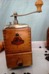 Viejo molinillo de café marca Zassenhaus. Origen alemán