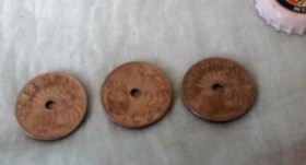 Monedas de 25 céntimos del año 1937. Escudo falangista. 3 piezas.