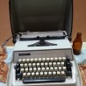 Máquina de escribir marca TRIUMPH GABRIELLE 25. No funciona.