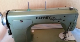 Máquina de coser vintage. Marca Refrey Preferida.