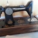 Máquina de coser antigua marca Naumann.