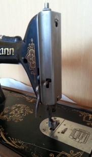 Máquina de coser antigua marca Naumann.