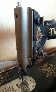 Máquina de coser antigua marca Naumann.