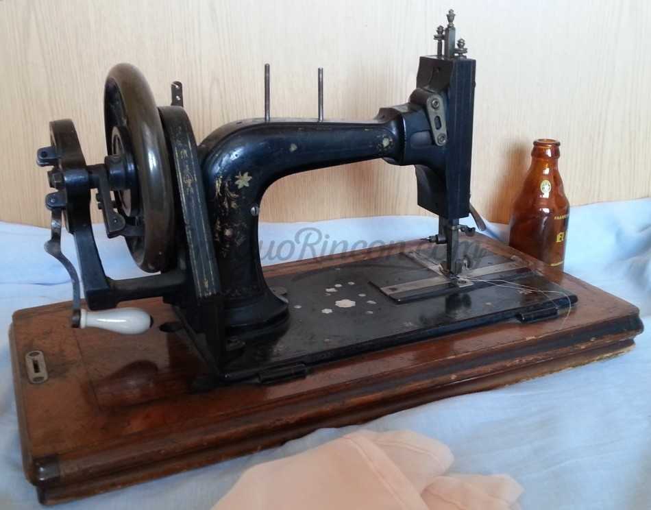 Máquina de coser antigua. Marca Oscar Wesner.