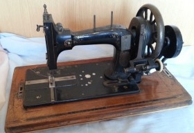 Máquina de coser antigua. Marca Oscar Wesner.