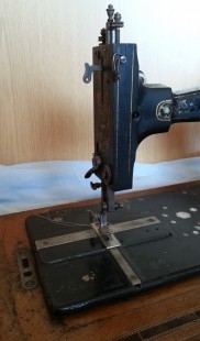 Máquina de coser antigua. Marca Oscar Wesner.
