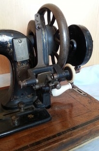 Máquina de coser antigua. Marca Oscar Wesner.