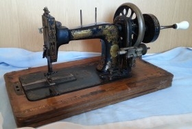 Máquina de coser antigua marca Frister & Rossmann.