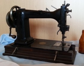 Máquina de coser antigua. Marca Wheeler & Wilson.