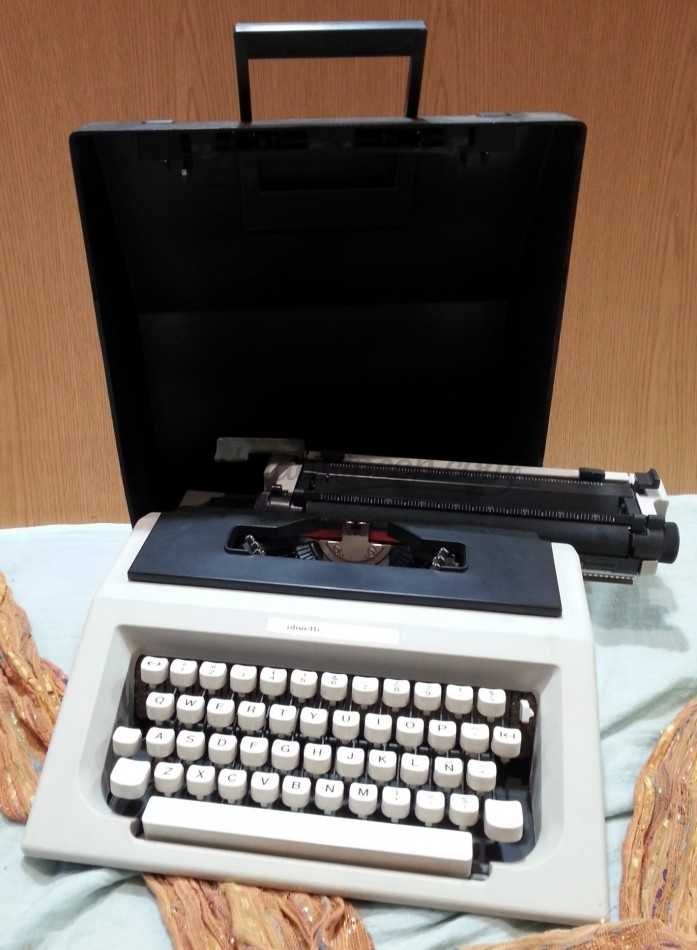 Máq. de escribir Olivetti Lettera 40. Vieja máquina.