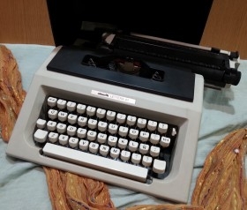 Máq. de escribir Olivetti Lettera 40. Vieja máquina.