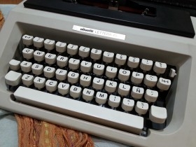 Máq. de escribir Olivetti Lettera 40. Vieja máquina.