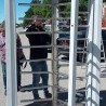 Torno de control de paso. Enorme máquina para control de paso de personas.
