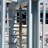 Torno de control de paso. Enorme máquina para control de paso de personas.