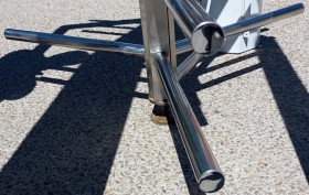 Torno de control de paso. Enorme máquina para control de paso de personas.