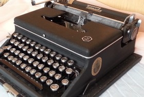Máquina escribir antigua. Marca Torpedo. Años 60.