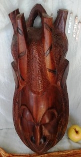 Máscara de madera. Origen africano. Años 80. Fuerte y pesada madera.