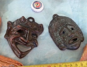 Máscaras de dioses en bronce. Pareja. Años 60