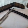 Navaja de afeitar antigua. Marca Fonged Ground. Old shaving penknife. Atrezzo barbería para películas.