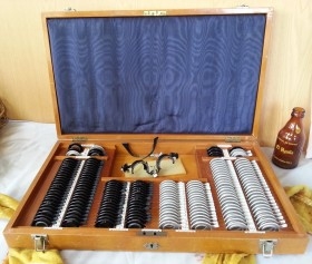 Lentes de óptico optometrista. En maletín original. Años 40.