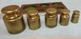 Pesas originales en bronce. 6 piezas.