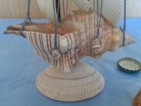 Barco hecho con conchas. Artesanal. Preciosa pieza de los años 70