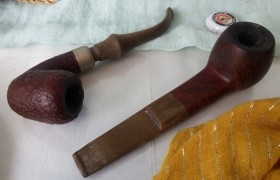 Pareja de viejas pipas. Con marca de fabricante. Couple of old pipes.