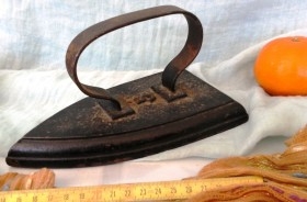 Plancha de hierro antigua. 3 kg. Old iron.
