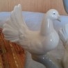 Porcelana. Figura de palomas sobre ramas. Marca PORCEVAL