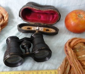 Prismáticos. Antiguos. Marca A. Rodenstock. Objetos para el cine.