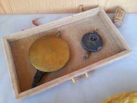 Péndulos viejos de reloj de pared. Para reutilizar. Old clock pendulum